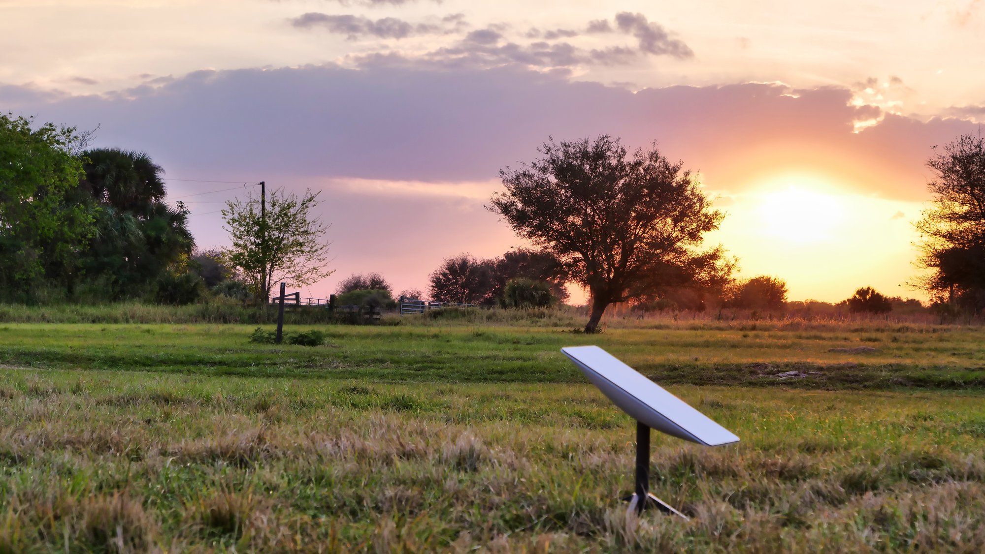 Starlink satellite antenne campagne